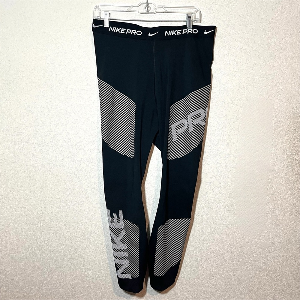 Nike Pro Dri-FIT High Waisted 7/8 Leggings